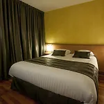 Hotel Le Grillon 3*