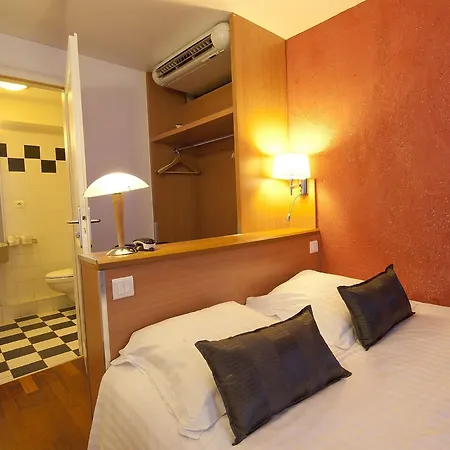 Hotel Le Grillon 3*