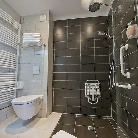 Le Grillon Hotel