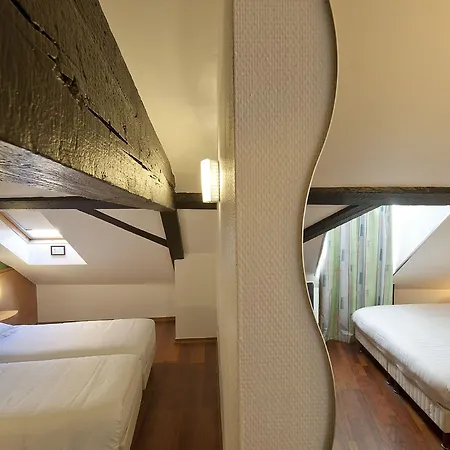 Le Grillon Hotel 3*