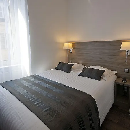 Le Grillon 3*