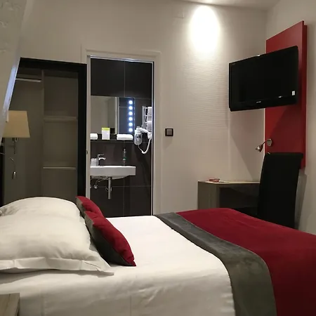 Le Grillon Hotel 3*
