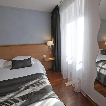 Hotell Le Grillon 3*