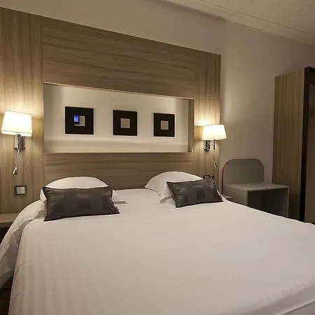 Le Grillon Hotel