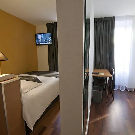 Le Grillon Hotel