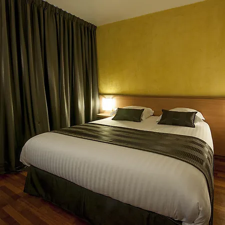 Hotell Le Grillon 3*