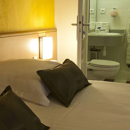 Hotel Le Grillon