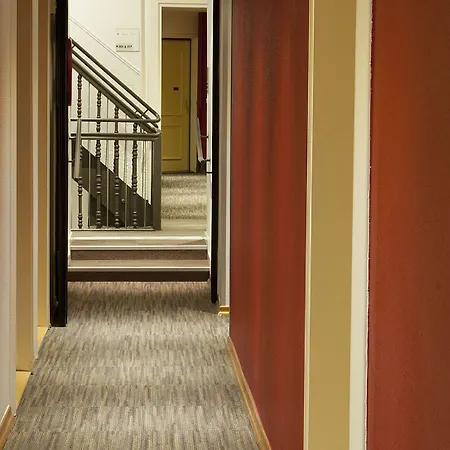 オテル ル グリヨン ホテル 3*