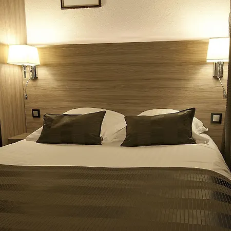 Le Grillon Hotel