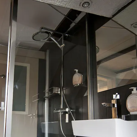 Le Grillon Hotell 3*