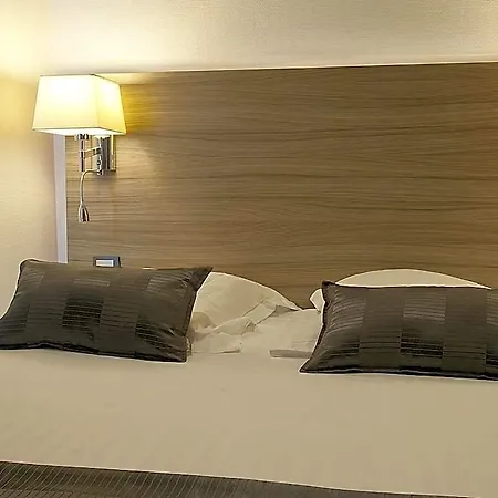 Le Grillon Hotel 3*
