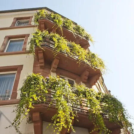 Hotel Le Grillon 3*