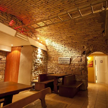 Hotel Le Grillon