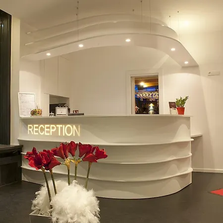 Hotel Le Grillon 3*