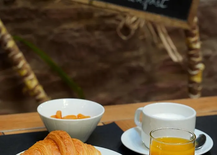 Hotell Le Grillon 3*