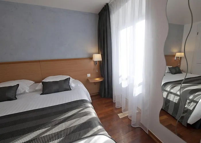 Hotell Le Grillon 3*