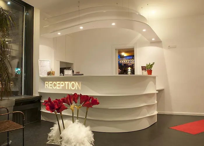 Hotell Le Grillon 3*