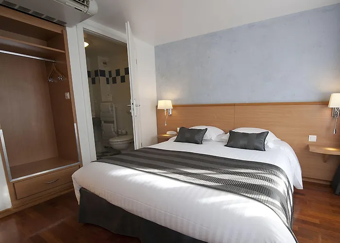 Le Grillon Hotel 3*