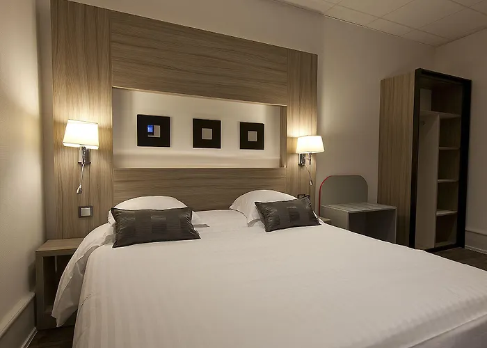 Le Grillon Hotel