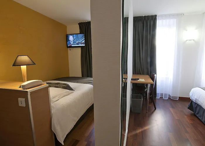 Le Grillon Hotel