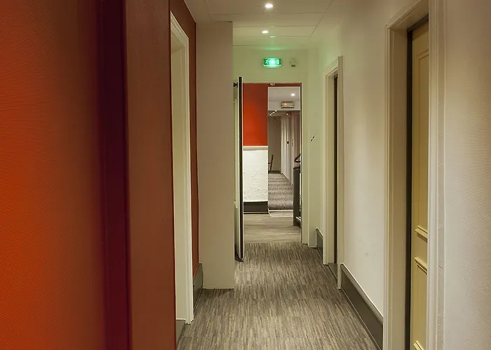 Le Grillon Hotel 3*