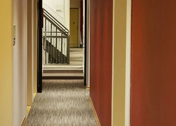 Le Grillon Hotel 3*