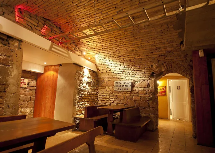 Le Grillon Hotel