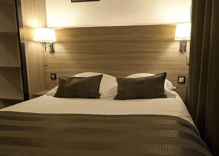 Le Grillon Hotel