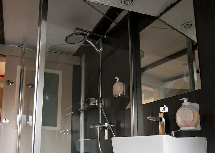 Le Grillon Hotel 3*