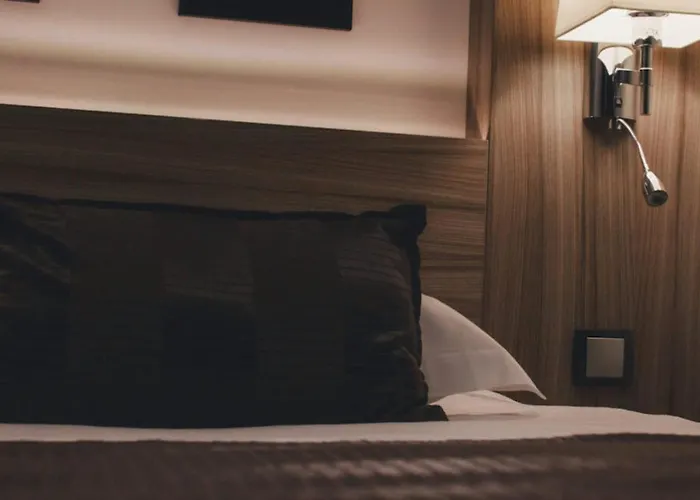 Le Grillon Hotel