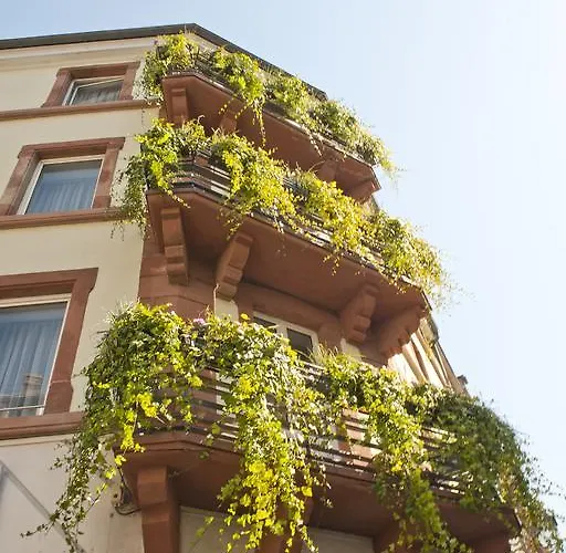 Hotel Le Grillon 3*