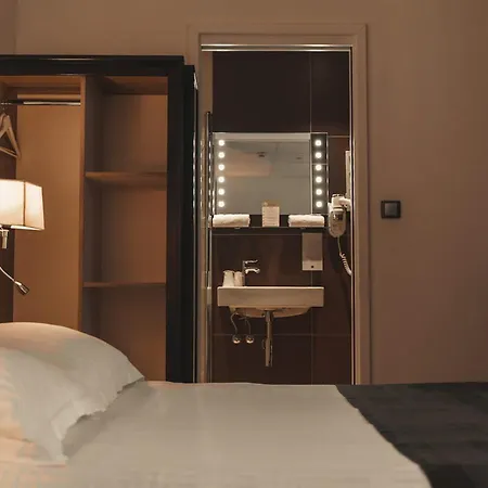 Otel Le Grillon 3*